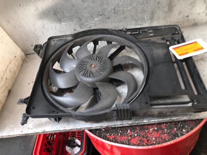 Gebrauchte Kühlerventilator Ford Focus 3 1.0 Ti-VCT EcoBoost 12V 100 Preis € 40,00 Margenregelung angeboten von Autodemontage de Zaag