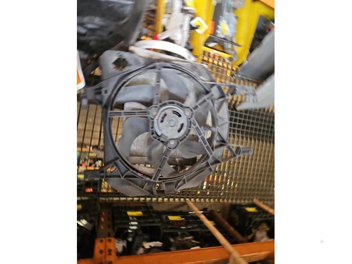 Gebrauchte Kühlerventilator Opel Vivaro 1.9 DI Preis € 40,00 Margenregelung angeboten von Autodemontage de Zaag