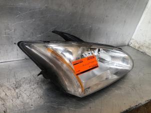 Used Headlight, right Ford Focus 2 Wagon 1.8 TDCi 16V Price € 40,00 Margin scheme offered by Autodemontage de Zaag