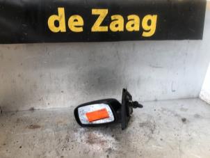 Used Wing mirror, left Toyota Yaris (P1) 1.3 16V VVT-i Price € 25,00 Margin scheme offered by Autodemontage de Zaag