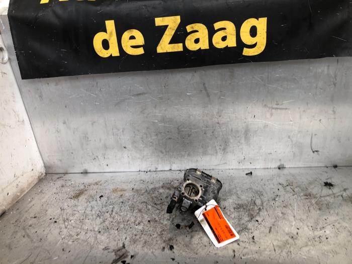 Begagnade Spjällhus Opel Agila (A) 1.2 16V Pris € 35,00 Marginaltabell erbjuds av Autodemontage de Zaag