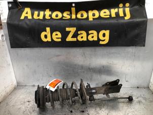 Gebrauchte Stoßdämpferstrebe rechts vorne Renault Kangoo Express (FW) 1.5 dCi 85 Preis € 35,00 Margenregelung angeboten von Autodemontage de Zaag