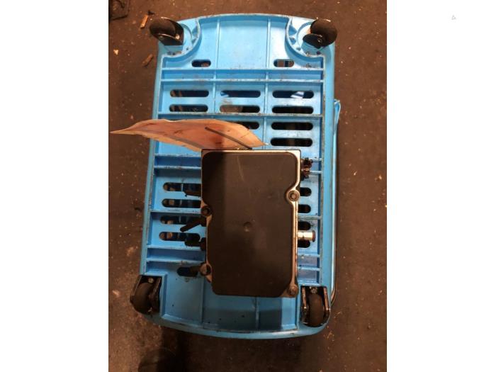 Usagé Bloc ABS Nissan Almera (N16) 1.8 16V Prix € 50,00 Règlement à la marge proposé par Autodemontage de Zaag