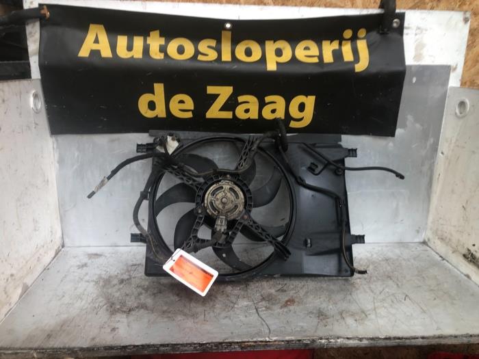 Radiator fan from a Opel Corsa D 1.2 16V 2013