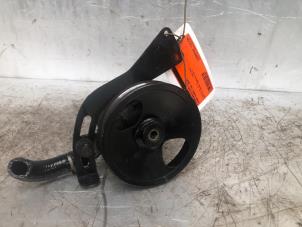 Used Power steering pump Nissan Almera (N16) 1.8 16V Price € 50,00 Margin scheme offered by Autodemontage de Zaag