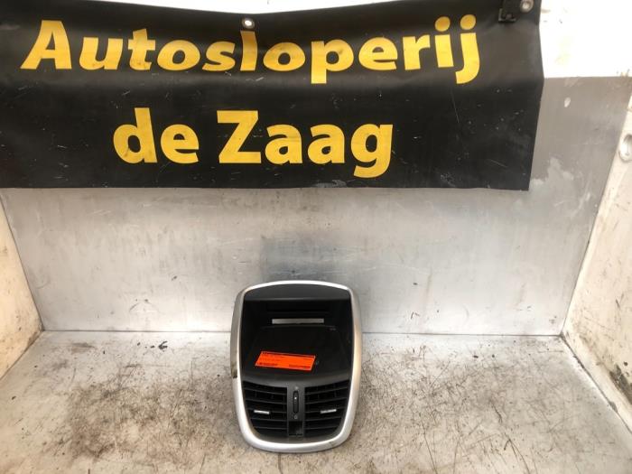 Begagnade Innerdisplay Peugeot 207 SW (WE/WU) 1.6 16V Pris € 30,00 Marginaltabell erbjuds av Autodemontage de Zaag