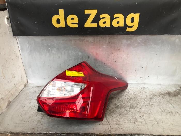 Feu arrière droit d'un Ford Focus 3 1.0 Ti-VCT EcoBoost 12V 125 2014