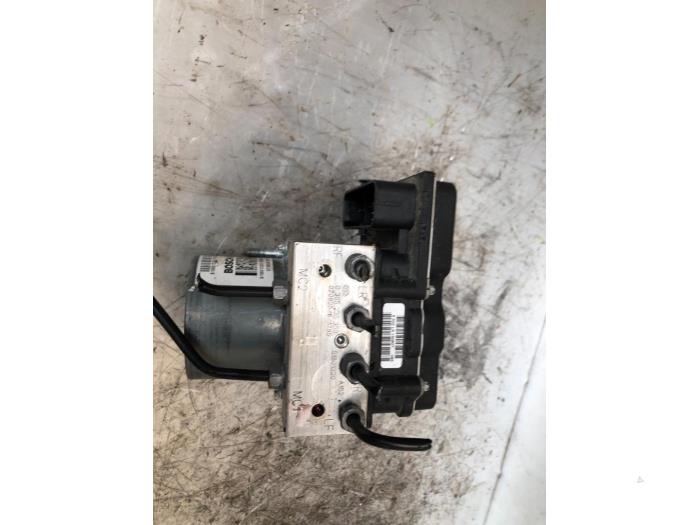 Usagé Pompe ABS Fiat 500 (312) 1.4 16V Prix € 90,00 Règlement à la marge proposé par Autodemontage de Zaag