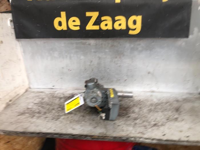 Usagé Pompe direction assistée Ford Fiesta 6 (JA8) 1.25 16V Prix € 120,00 Règlement à la marge proposé par Autodemontage de Zaag