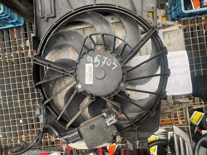Gebrauchte Kühlerventilator Ford Focus 3 1.0 Ti-VCT EcoBoost 12V 100 Preis € 40,00 Margenregelung angeboten von Autodemontage de Zaag