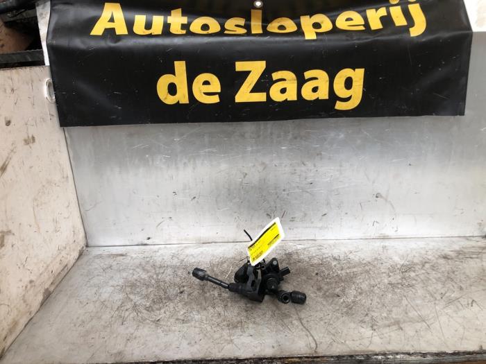Usagé Broche bobine Ford Focus 3 1.0 Ti-VCT EcoBoost 12V 100 Prix € 15,00 Règlement à la marge proposé par Autodemontage de Zaag