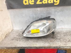 Używane Reflektor lewy Volkswagen Fox (5Z) 1.4 TDI Cena € 40,00 Procedura marży oferowane przez Autodemontage de Zaag
