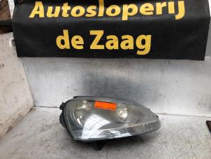 Used Headlight, right Volkswagen Golf V (1K1) 1.6 FSI 16V Price € 50,00 Margin scheme offered by Autodemontage de Zaag