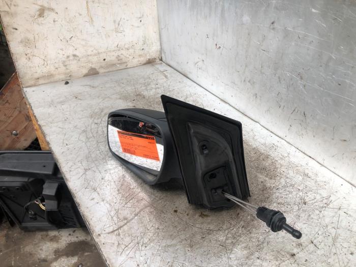 Wing mirror, left from a Ford Focus 2 Wagon 1.6 16V 2006