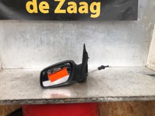 Used Wing mirror, left Ford Focus 2 Wagon 1.6 16V Price € 25,00 Margin scheme offered by Autodemontage de Zaag