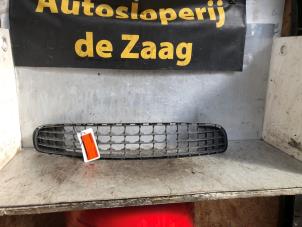 Usagé Pare-chocs grille Mini Countryman (R60) 1.6 16V Cooper Prix € 35,00 Règlement à la marge proposé par Autodemontage de Zaag