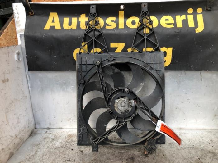 Gebrauchte Kühlerventilator Volkswagen Polo IV (9N1/2/3) 1.2 Preis € 40,00 Margenregelung angeboten von Autodemontage de Zaag
