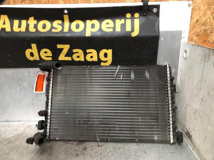Used Radiator Volkswagen Polo IV (9N1/2/3) 1.2 Price € 40,00 Margin scheme offered by Autodemontage de Zaag