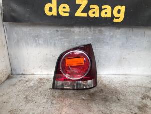 Używane Tylne swiatlo pozycyjne prawe Volkswagen Polo IV (9N1/2/3) 1.2 Cena € 50,00 Procedura marży oferowane przez Autodemontage de Zaag