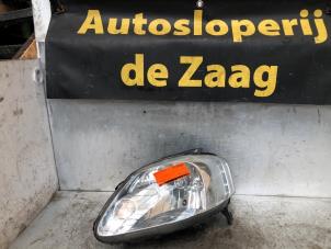 Używane Reflektor lewy Volkswagen Fox (5Z) 1.2 Cena € 30,00 Procedura marży oferowane przez Autodemontage de Zaag