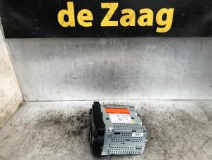 Używane Radio Opel Adam 1.2 16V Cena € 20,00 Procedura marży oferowane przez Autodemontage de Zaag