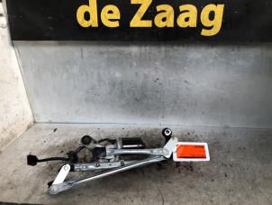 Used Wiper motor + mechanism Chevrolet Matiz (M200) 1.0 Price € 35,00 Margin scheme offered by Autodemontage de Zaag