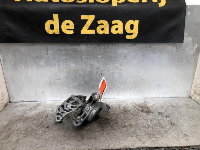 Used Engine mount Opel Adam 1.2 16V Price € 20,00 Margin scheme offered by Autodemontage de Zaag
