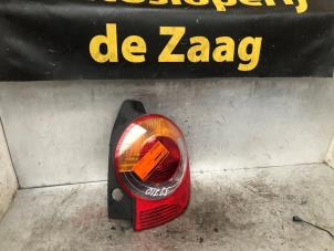 Używane Tylne swiatlo pozycyjne prawe Renault Modus/Grand Modus (JP) 1.2 16V Cena € 25,00 Procedura marży oferowane przez Autodemontage de Zaag