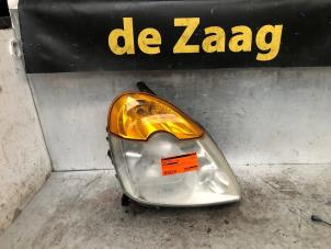 Używane Reflektor prawy Renault Modus/Grand Modus (JP) 1.2 16V Cena € 50,00 Procedura marży oferowane przez Autodemontage de Zaag