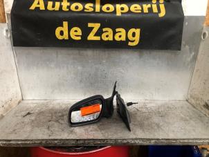 Used Wing mirror, left Ford Focus 2 Wagon 1.6 TDCi 16V 90 Price € 25,00 Margin scheme offered by Autodemontage de Zaag