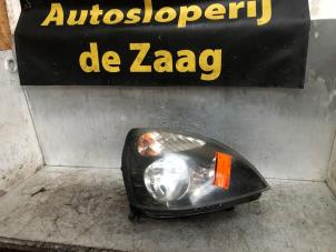 Used Headlight, right Renault Clio II (BB/CB) 1.2 16V Price € 35,00 Margin scheme offered by Autodemontage de Zaag