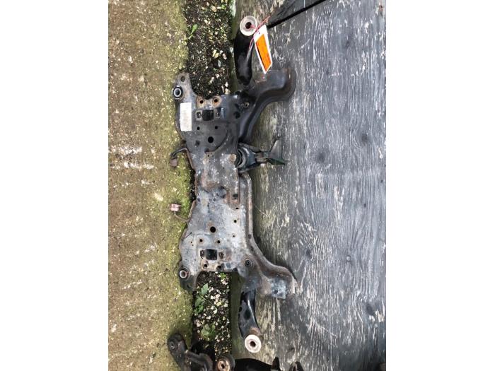 Begagnade Underram Ford Focus 2 1.6 16V Pris € 70,00 Marginaltabell erbjuds av Autodemontage de Zaag