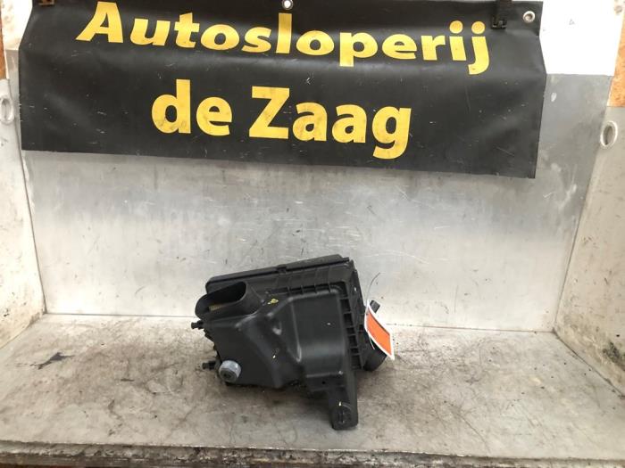 Begagnade Luftfilterhus Chevrolet Aveo (300) 1.2 16V Pris € 25,00 Marginaltabell erbjuds av Autodemontage de Zaag