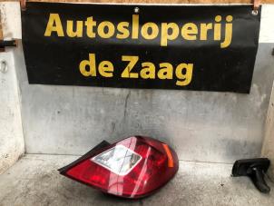 Gebrauchte Rücklicht rechts Opel Corsa D 1.2 16V Preis € 35,00 Margenregelung angeboten von Autodemontage de Zaag