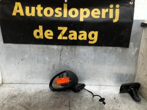 Używane Lusterko zewnetrzne lewe Opel Corsa D 1.2 16V Cena € 50,00 Procedura marży oferowane przez Autodemontage de Zaag