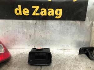 Gebrauchte Anzeige Innen Opel Corsa D 1.2 16V Preis € 25,00 Margenregelung angeboten von Autodemontage de Zaag