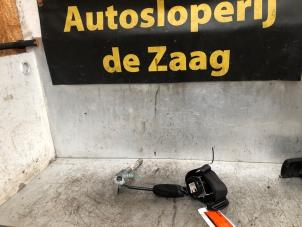 Usagé Ceinture de sécurité avant gauche Opel Corsa D 1.2 16V Prix € 35,00 Règlement à la marge proposé par Autodemontage de Zaag