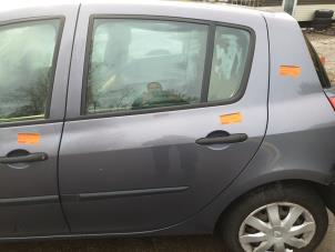 Used Rear door 4-door, left Renault Clio III (BR/CR) 1.2 16V 75 Price € 80,00 Margin scheme offered by Autodemontage de Zaag