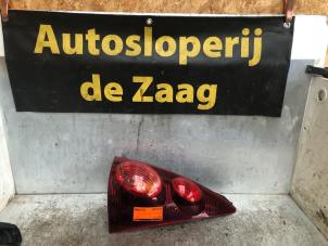 Gebrauchte Rücklicht rechts Peugeot 107 1.0 12V Preis € 30,00 Margenregelung angeboten von Autodemontage de Zaag