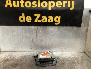 Usados Radio Peugeot 107 1.0 12V Precio € 50,00 Norma de margen ofrecido por Autodemontage de Zaag