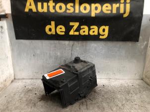 Gebrauchte Batterieträger Ford Focus 3 1.0 Ti-VCT EcoBoost 12V 125 Preis € 20,00 Margenregelung angeboten von Autodemontage de Zaag