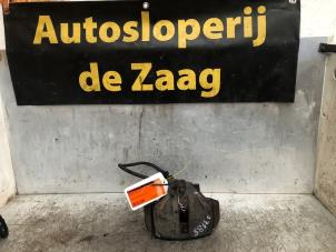 Gebrauchte Bremszange rechts vorne Mercedes Vito (638.0) 2.0 113 16V Preis € 30,00 Margenregelung angeboten von Autodemontage de Zaag
