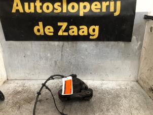 Gebrauchte Bremszange links vorne Mercedes Vito (638.0) 2.0 113 16V Preis € 30,00 Margenregelung angeboten von Autodemontage de Zaag