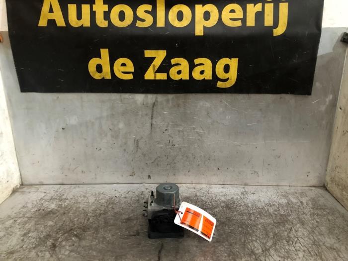 Gebrauchte ABS Pumpe Opel Corsa E 1.4 16V Preis € 150,00 Margenregelung angeboten von Autodemontage de Zaag
