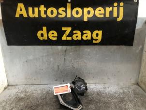 Usagé Feu antibrouillard avant gauche Opel Corsa E 1.4 16V Prix € 26,00 Règlement à la marge proposé par Autodemontage de Zaag