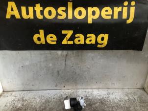 Usagé Compteur de masse d'air Opel Corsa E 1.4 16V Prix € 20,00 Règlement à la marge proposé par Autodemontage de Zaag