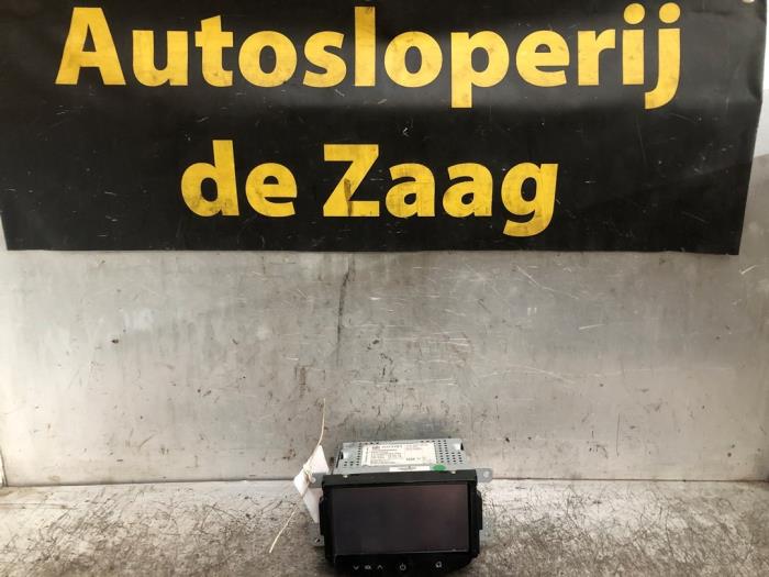 Begagnade Radio Opel Corsa E 1.4 16V Pris € 150,00 Marginaltabell erbjuds av Autodemontage de Zaag