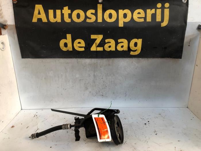 Usagé Pompe de direction Peugeot 206 (2A/C/H/J/S) 1.4 XR,XS,XT,Gentry Prix € 35,00 Règlement à la marge proposé par Autodemontage de Zaag