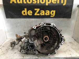 Usagé Boîte de vitesse Opel Corsa E 1.4 16V Prix € 225,00 Règlement à la marge proposé par Autodemontage de Zaag