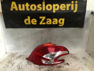 Używane Tylne swiatlo pozycyjne prawe Peugeot 208 I (CA/CC/CK/CL) 1.0 Vti 12V PureTech Cena € 45,00 Procedura marży oferowane przez Autodemontage de Zaag